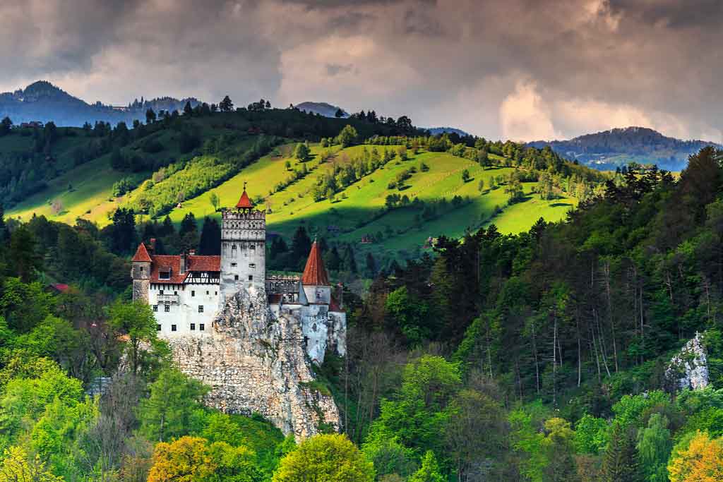 The 10 Most Haunted Castles in Europe - Realmag